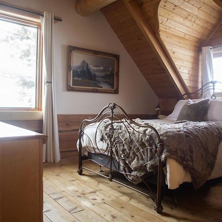 Hebergement "La Maison En Bois Rond" Sainte-Marie Номер фото